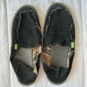 Sanuk black sidewalk surfers